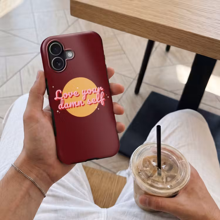 love your damn self - Cirkel - Glitter - Rood Toughcase MagSafe Apple iPhone 17 klein -Sfeer1M