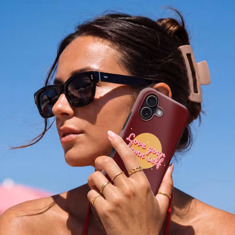 love your damn self - Cirkel - Glitter - Rood Toughcase MagSafe Apple iPhone 17 klein -Sfeer2V