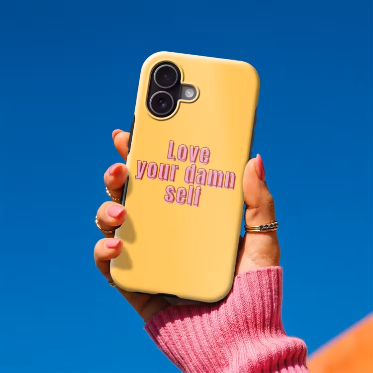 Love yourself - Roze - Geel Toughcase MagSafe Apple iPhone 17 klein -Sfeer1V