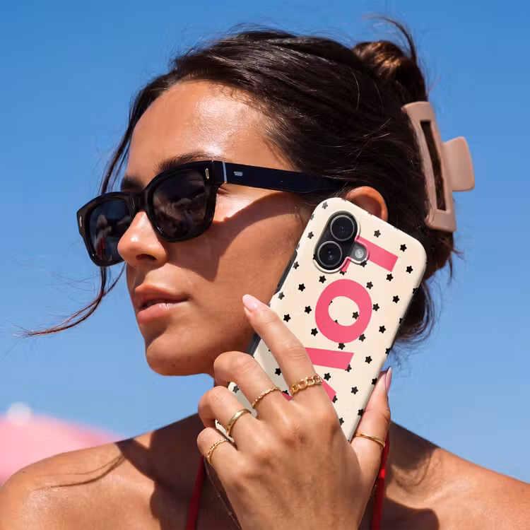 Love - Stippen - Roze Toughcase MagSafe Apple iPhone 17 klein -Sfeer2V