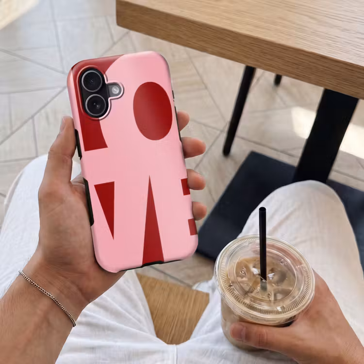 Love - Rood - Blokletters Toughcase MagSafe Apple iPhone 17 klein -Sfeer1M