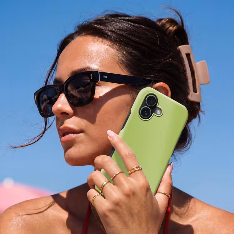 Lime - Glow - Groen Toughcase MagSafe Apple iPhone 17 klein 1017 -Sfeer2V