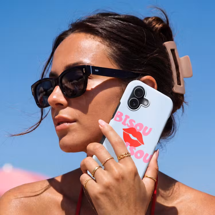Lippen - Bisou - Blauw Toughcase MagSafe Apple iPhone 17 klein -Sfeer2V