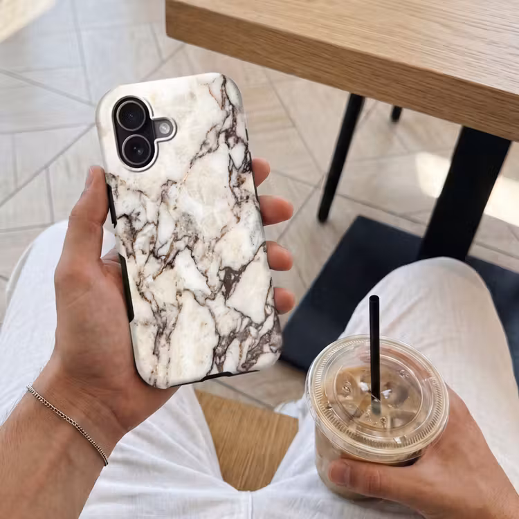 Marmer - Textuur - Abstract - Wit - Bruin Toughcase MagSafe Apple iPhone 17 klein -Sfeer1M