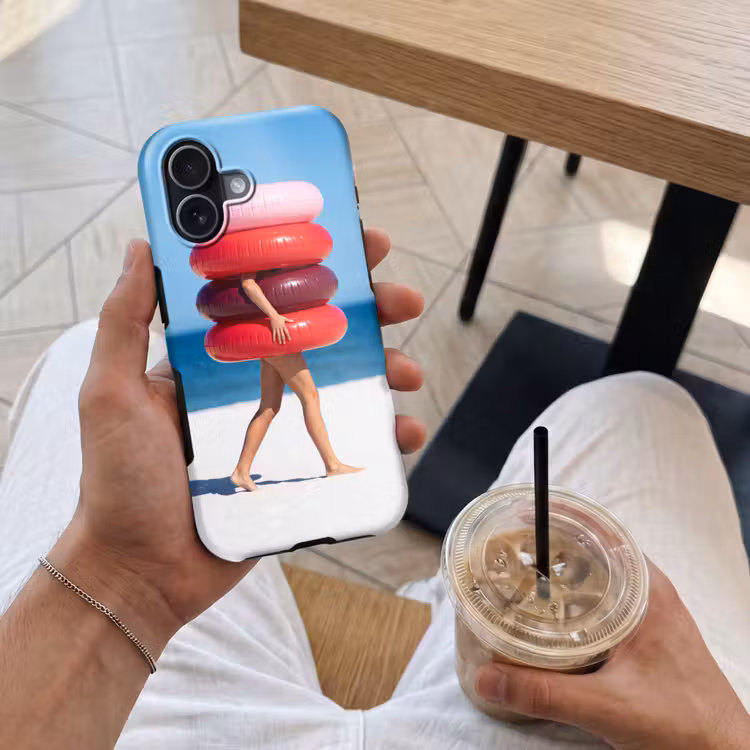 Mensen - Strand - Zomer - Recreatie - Kleurrijk Toughcase MagSafe Apple iPhone 17 klein -Sfeer1M