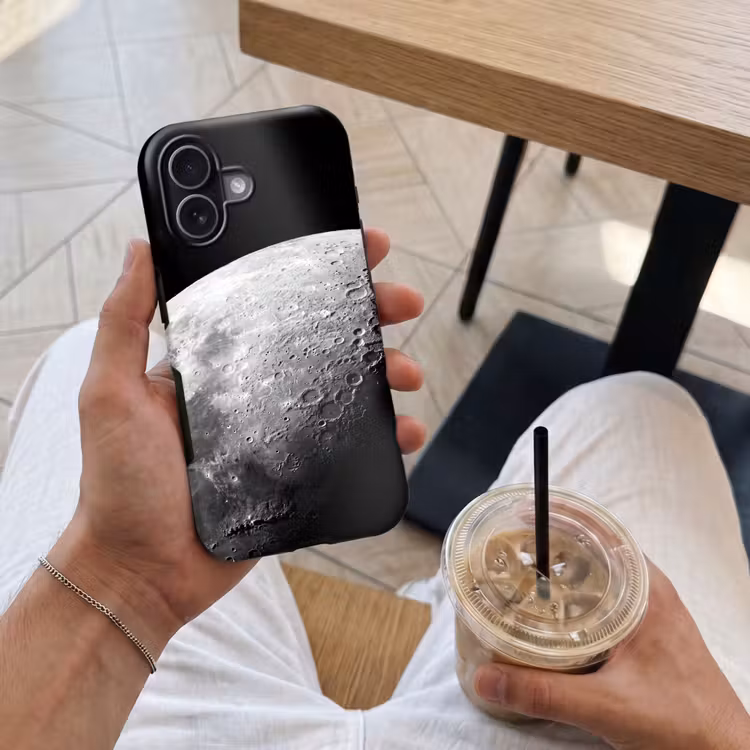 Handyhülle Toughcase - Mond – Krater – Weltraum - Maan - Kraters - Ruimte Toughcase MagSafe Apple iPhone 17 klein