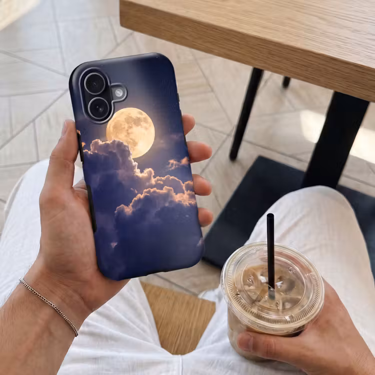 Maan - Wolken - Nacht - Oranje Toughcase MagSafe Apple iPhone 17 klein -Sfeer1M
