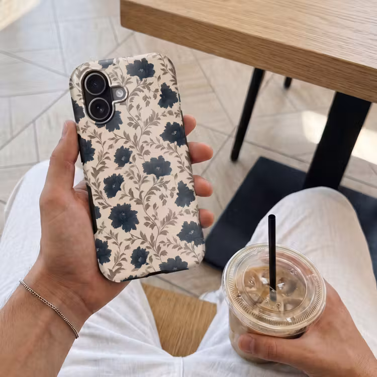 Motief - Bloemen - Zwart - Beige Toughcase MagSafe Apple iPhone 17 klein 1017 -Sfeer1M