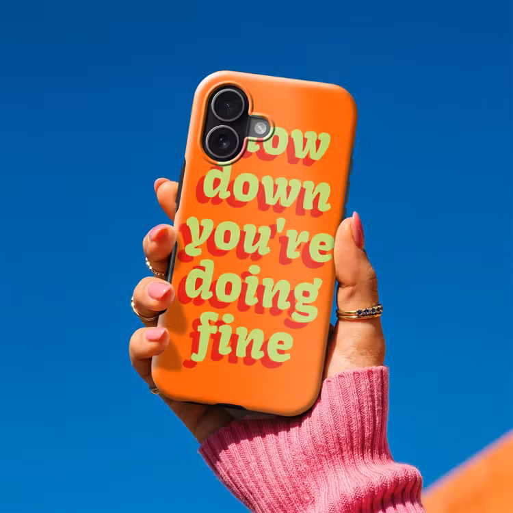 Oranje - Slow down you're doing fine - Retro Toughcase MagSafe Apple iPhone 17 klein -Sfeer1V
