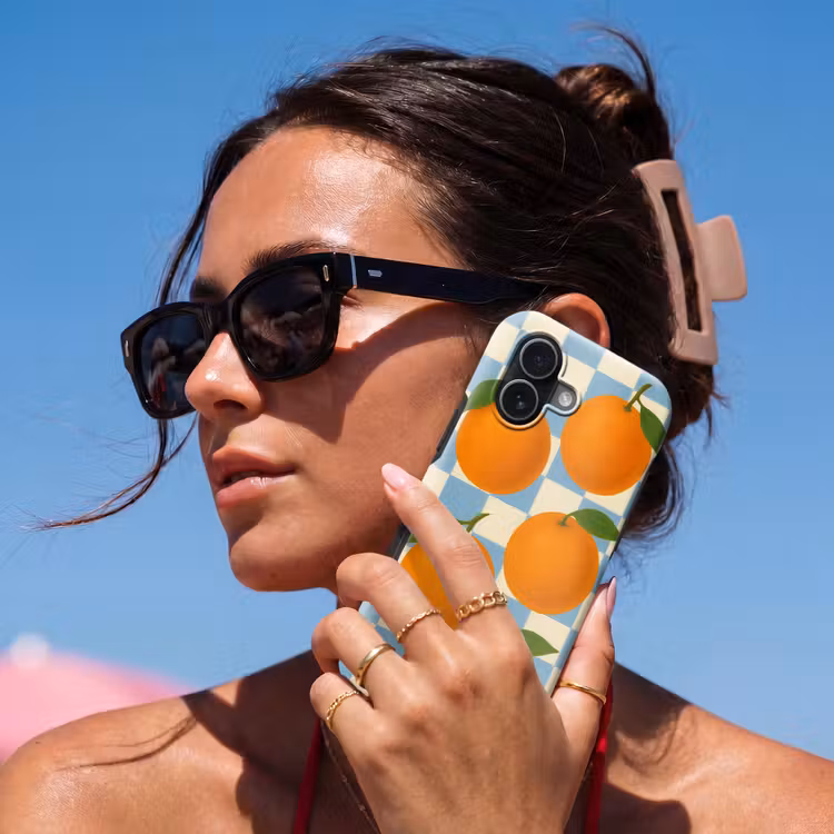 Sinaasappels - Blaadjes - Geblokt - Blauw Toughcase MagSafe Apple iPhone 17 klein -Sfeer2V