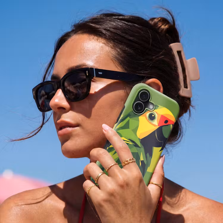 Papegaai - Groen - Snavel - Abstract Toughcase MagSafe Apple iPhone 17 klein -Sfeer2V