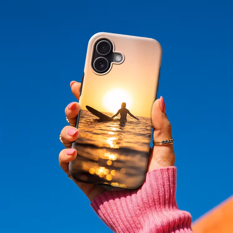 Persoon - Surfen - Zonsondergang - Zee - Oranje Toughcase MagSafe Apple iPhone 17 klein -Sfeer1V