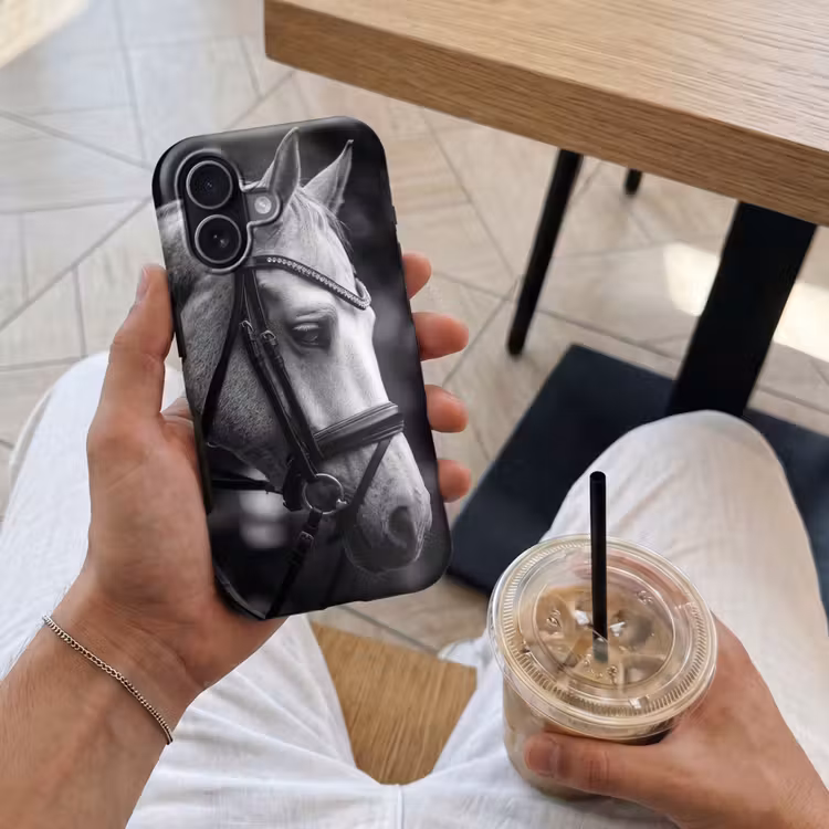 Paard - Schimmel - Portret Toughcase MagSafe Apple iPhone 17 klein -Sfeer1M