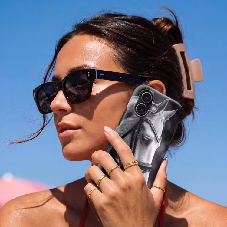 Paard - Schimmel - Portret Toughcase MagSafe Apple iPhone 17 klein -Sfeer2V