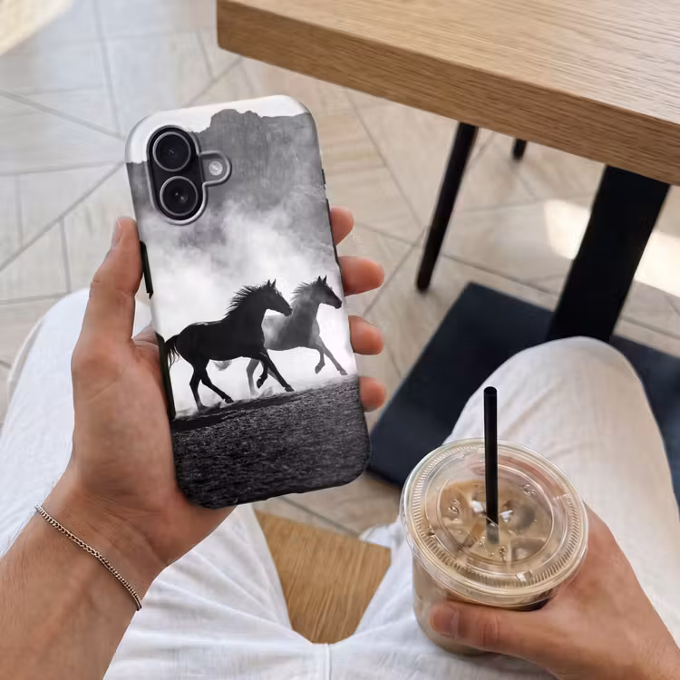 Paard - Ren - Stof - Zwart-wit - Dieren Toughcase MagSafe Apple iPhone 17 klein -Sfeer1M