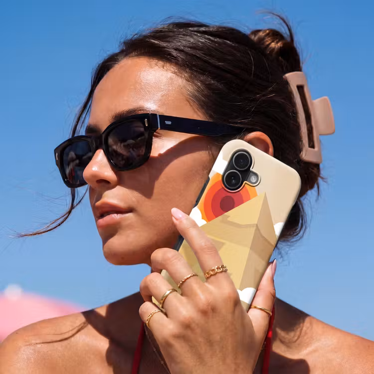 Piramide - Zon - Woestijn - Modern - Oranje Toughcase MagSafe Apple iPhone 17 klein -Sfeer2V