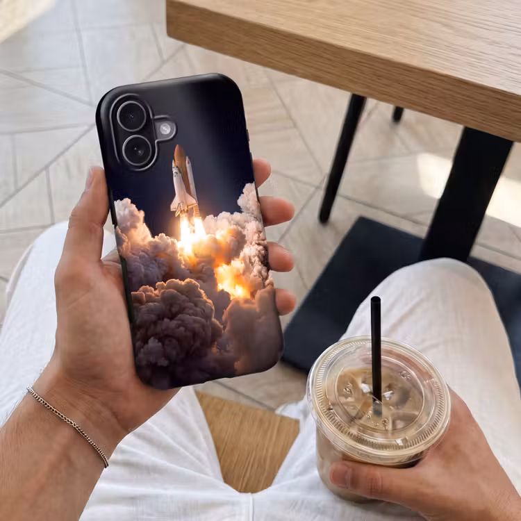 Handyhülle Toughcase - Raumfahrzeug – Start – Sterne - Ruimtevaartuig - Lancering - Sterren Toughcase MagSafe Apple iPhone 17 klein