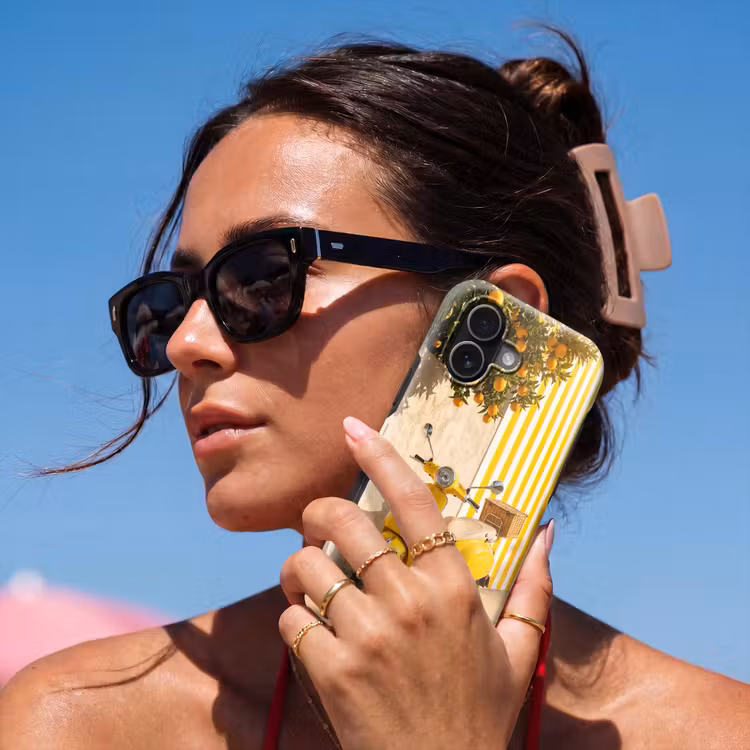 Scooter - Natuur - Zomer - Geel - Mediterraan Toughcase MagSafe Apple iPhone 17 klein -Sfeer2V