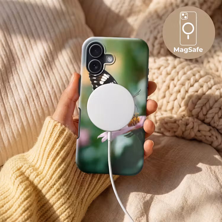 Roze bloemen - Vlinder - Zachte focus Toughcase MagSafe Apple iPhone 17 klein -USP_MagsafeV