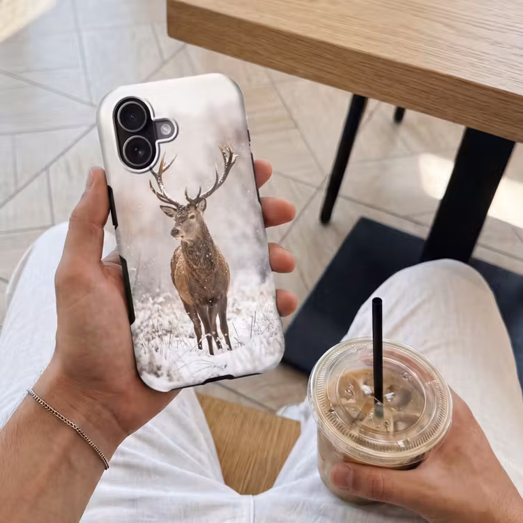 Edelhert - Bos - Sneeuw - Winter - Majestueus Toughcase MagSafe Apple iPhone 17 klein -Sfeer1M