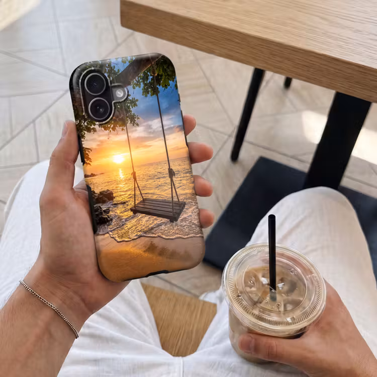 Schommel - Strand - Zonsondergang - Natuur - Oranje Toughcase MagSafe Apple iPhone 17 klein -Sfeer1M
