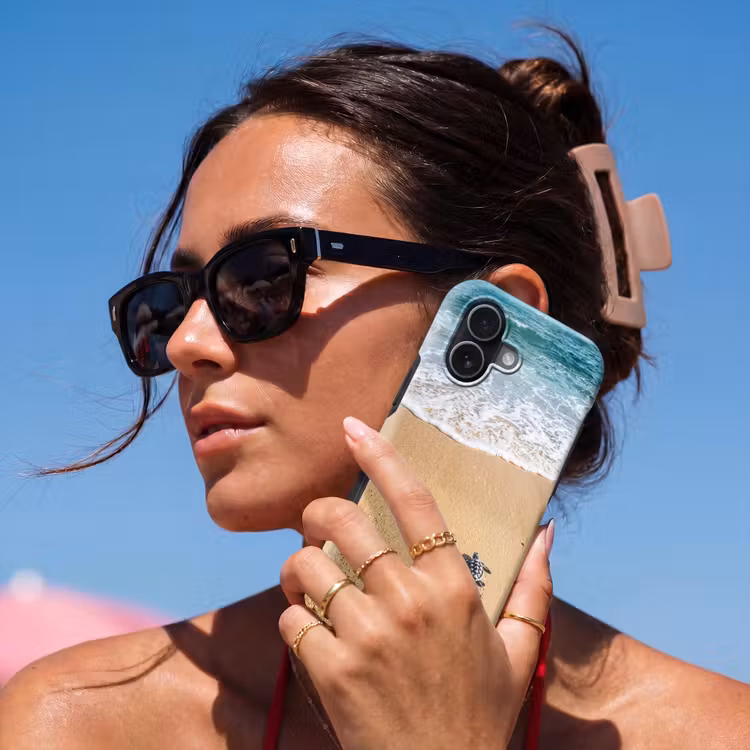 Schildpad - Jong - Strand - Oceaan - Blauw Toughcase MagSafe Apple iPhone 17 klein -Sfeer2V