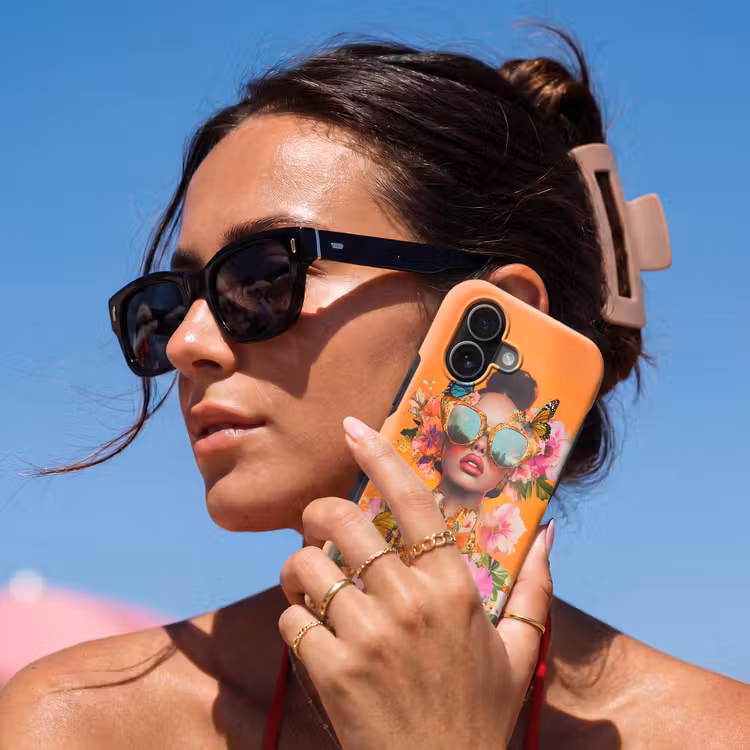 Vlinders - Vrouw - Zonnebril - Kleurrijk Toughcase MagSafe Apple iPhone 17 klein -Sfeer2V