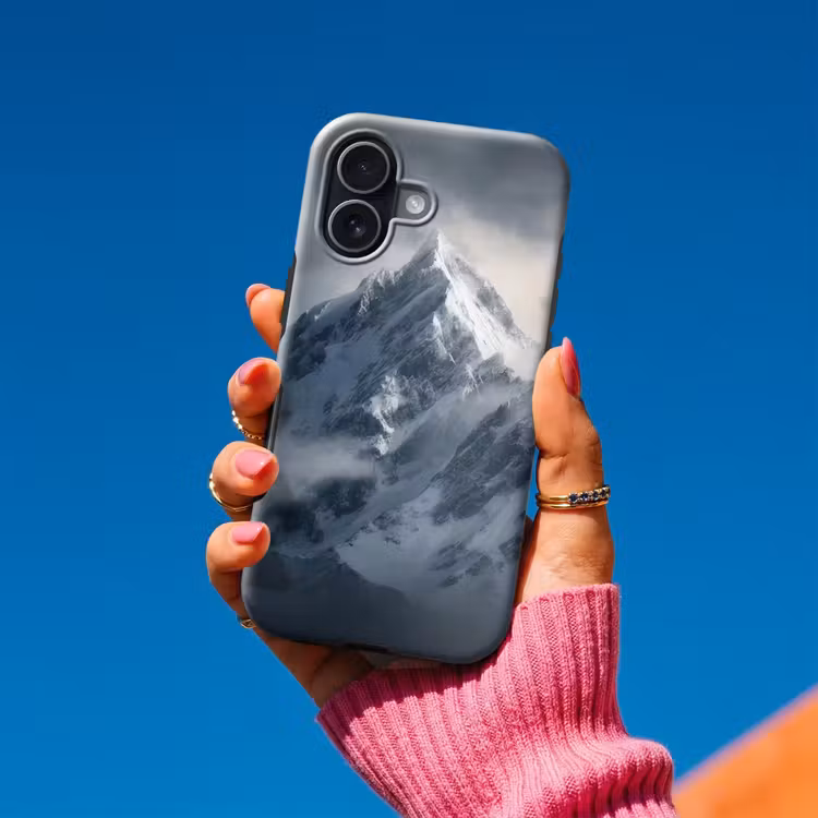 Sneeuw - Berg - Wolken Toughcase MagSafe Apple iPhone 17 klein -Sfeer1V