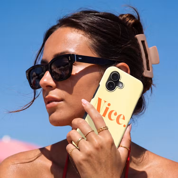 Nice - Oranje - Geel - Minimalistisch Toughcase MagSafe Apple iPhone 17 klein -Sfeer2V