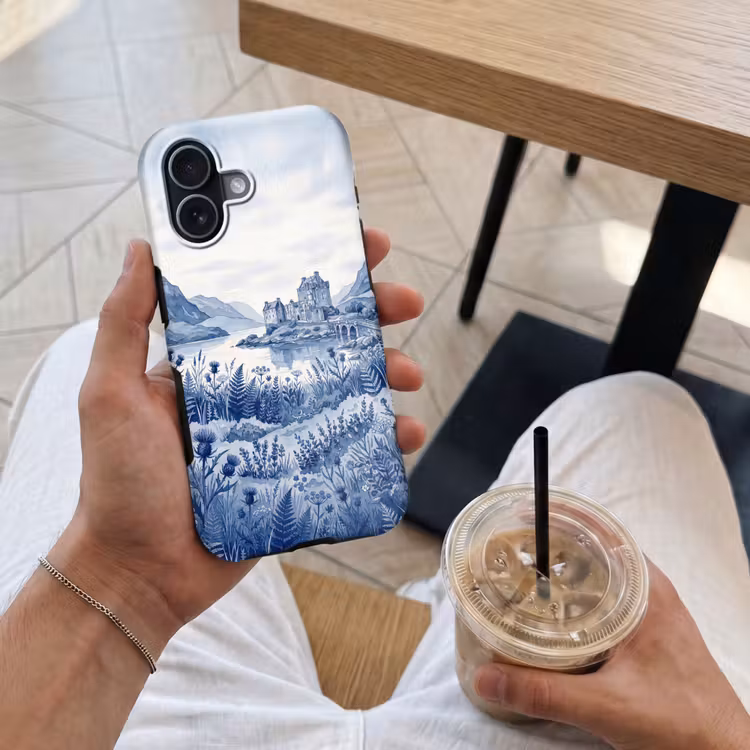 Schots - Kasteel - Blauw - Aquarel Toughcase MagSafe Apple iPhone 17 klein -Sfeer1M
