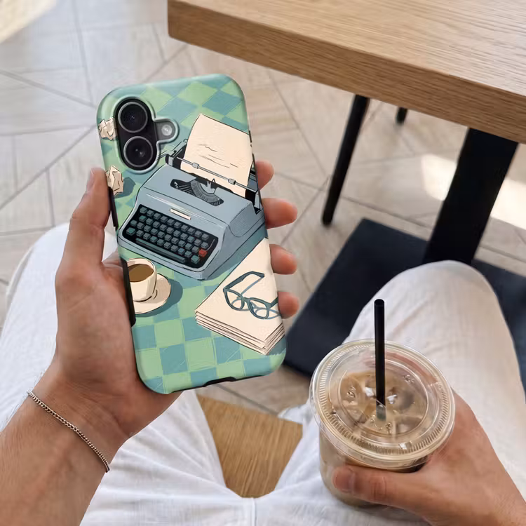 Typemachine - Kantoor - Vintage - Illustratie - Groen Toughcase MagSafe Apple iPhone 17 klein -Sfeer1M