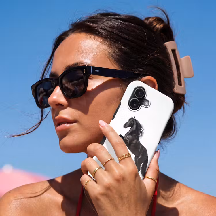 Zwart - Paard - Portret Toughcase MagSafe Apple iPhone 17 klein -Sfeer2V