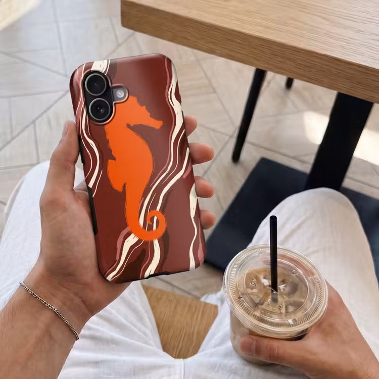 Zeepaardje - Golven - Zeeleven - Abstract - Oranje Toughcase MagSafe Apple iPhone 17 klein -Sfeer1M