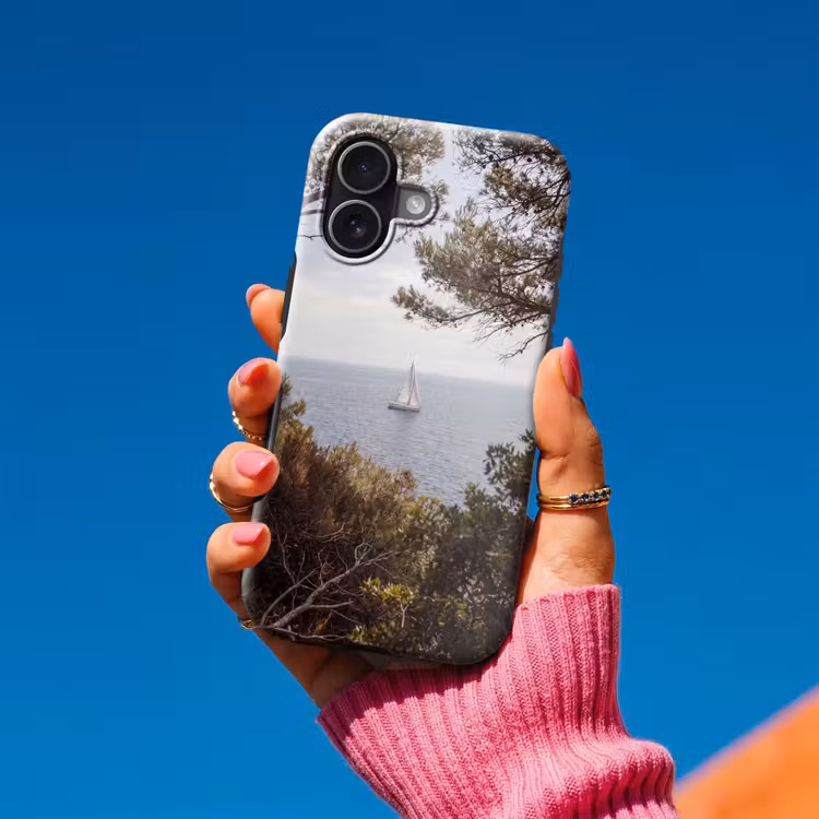 Handyhülle Toughcase - Segelboot – Bäume – Wasser - Zeilboot - bomen - water Toughcase MagSafe Apple iPhone 17 klein
