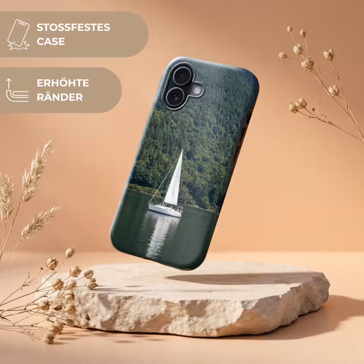 Zeilboot - Water - Bergen - Natuur - Groen Toughcase MagSafe Apple iPhone 17 klein -USP_RandenV_DE
