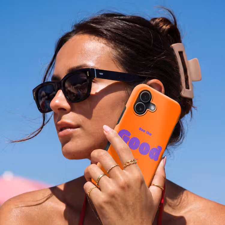 See the good - Paars - Oranje - Smiley Toughcase MagSafe Apple iPhone 17 klein -Sfeer2V