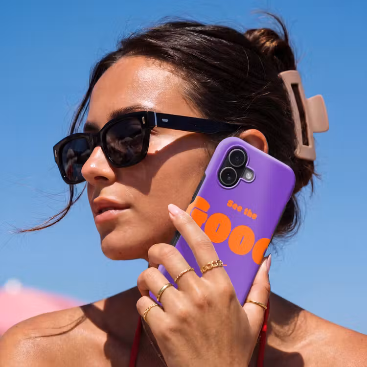 See the good - Oranje - Paars - Smiley Toughcase MagSafe Apple iPhone 17 klein -Sfeer2V