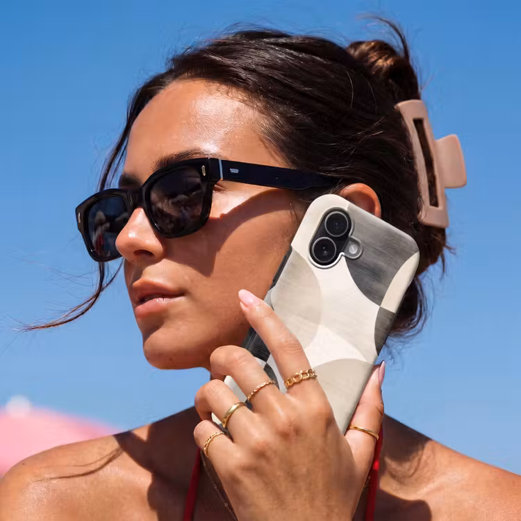 Grillige vormen - Subtiele overgangen - Dynamisch Toughcase MagSafe Apple iPhone 17 klein -Sfeer2V