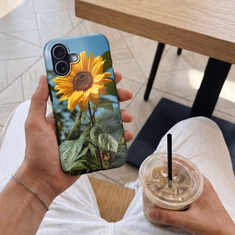 Zonnebloemen - Helderblauwer lucht - Gras Toughcase MagSafe Apple iPhone 17 klein -Sfeer1M