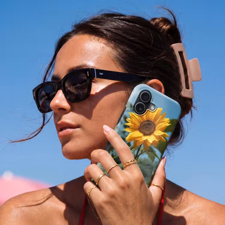 Zonnebloemen - Helderblauwer lucht - Gras Toughcase MagSafe Apple iPhone 17 klein -Sfeer2V