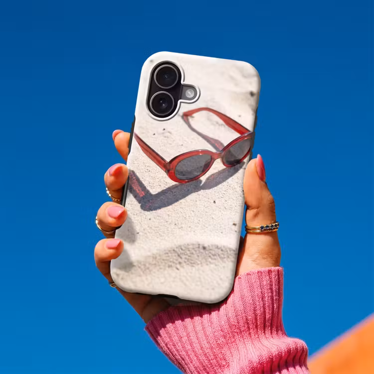 Zonnebril - Strand - Vakantie - Rood Toughcase MagSafe Apple iPhone 17 klein -Sfeer1V