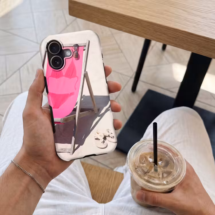 Strand - Ligstoel - Badkleding - Zomer - Roze Toughcase MagSafe Apple iPhone 17 klein -Sfeer1M