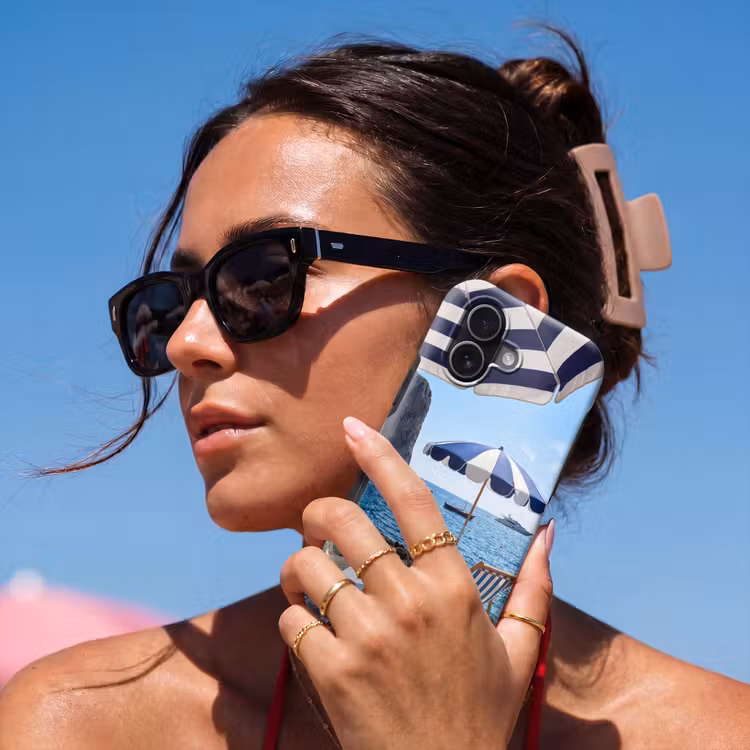 Strand - Ligstoel - Parasol - Zomer - Blauw Toughcase MagSafe Apple iPhone 17 klein -Sfeer2V