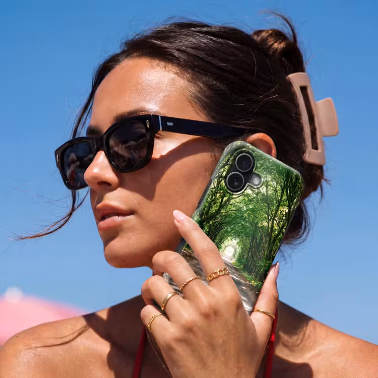 Weg - Bomen - Natuur - Groen Toughcase MagSafe Apple iPhone 17 klein -Sfeer2V