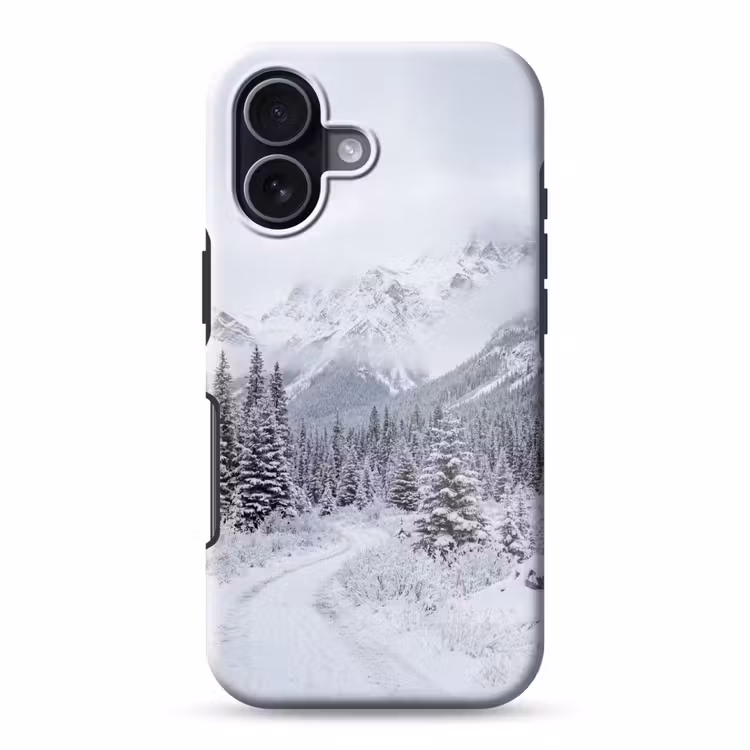 Weg - Bergen - Sneeuw - Naaldbos - Avontuurlijk Toughcase MagSafe Apple iPhone 17 klein -3d