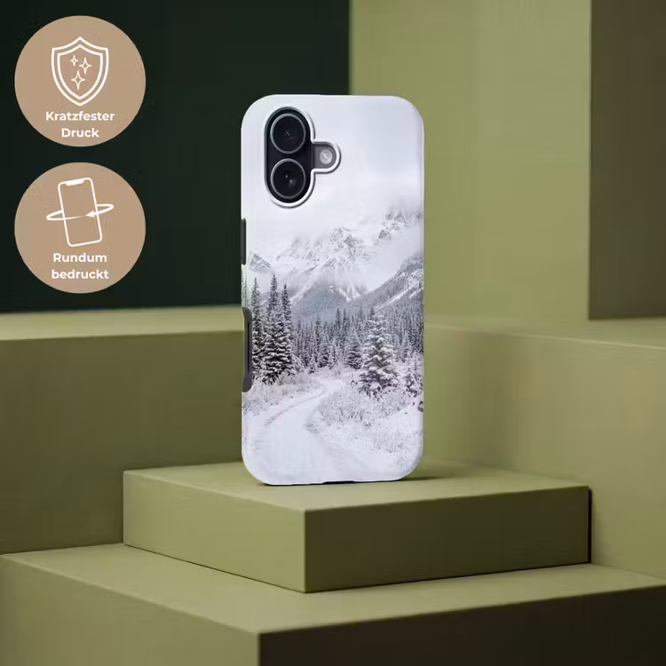 Weg - Bergen - Sneeuw - Naaldbos - Avontuurlijk Toughcase MagSafe Apple iPhone 17 klein -USP_PrintM_DE