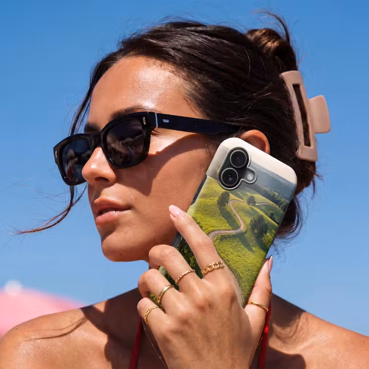 Weg - Weide - Natuur - Groen Toughcase MagSafe Apple iPhone 17 klein -Sfeer2V