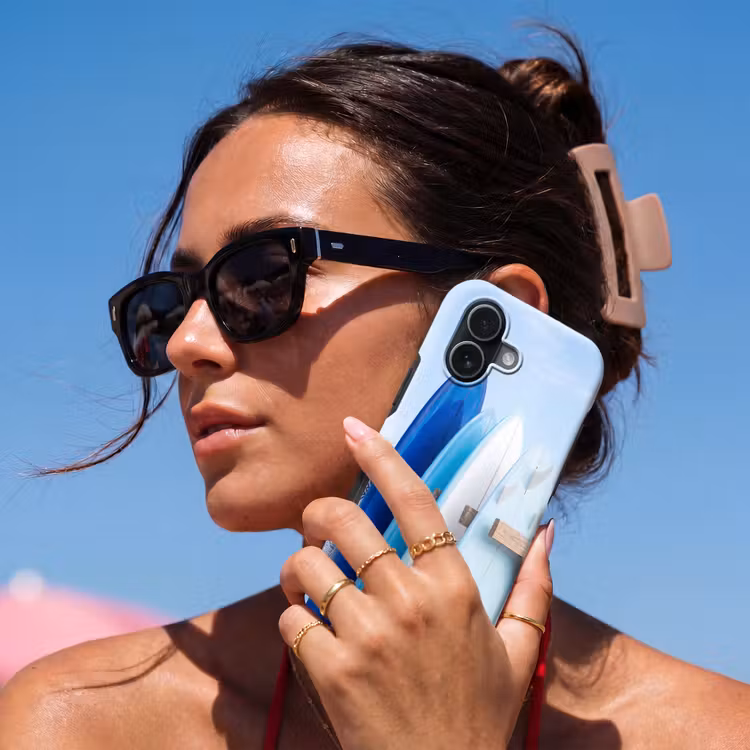 Surfplank - Strand - Zomer - Blauw - Water Toughcase MagSafe Apple iPhone 17 klein -Sfeer2V