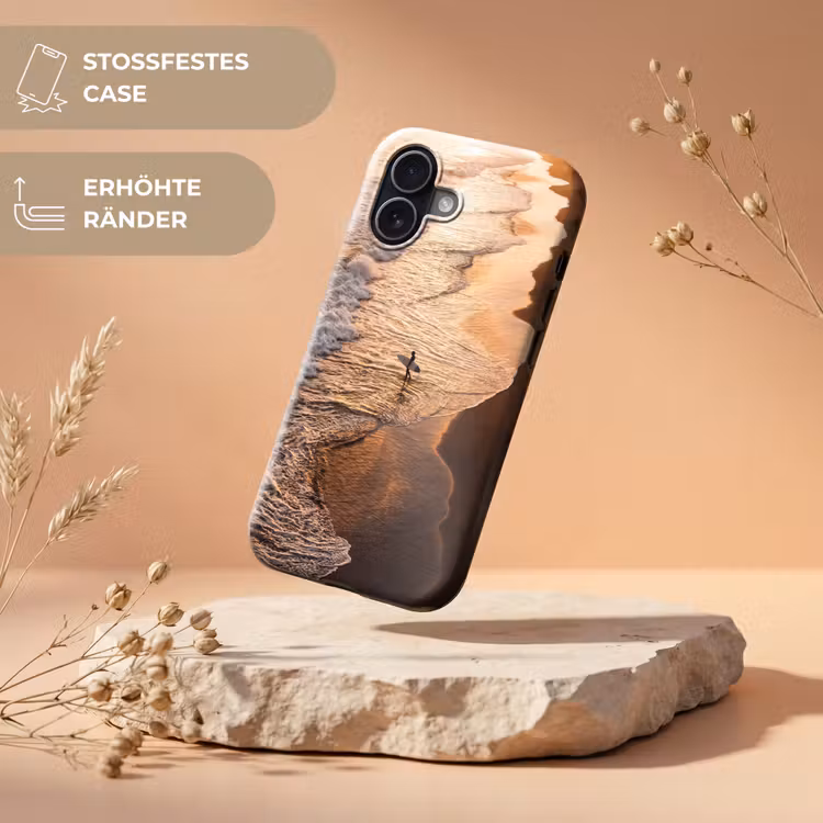 Surfer - Strand - Zonsondergang - Oceaan - Goud Toughcase MagSafe Apple iPhone 17 klein -USP_RandenV_DE
