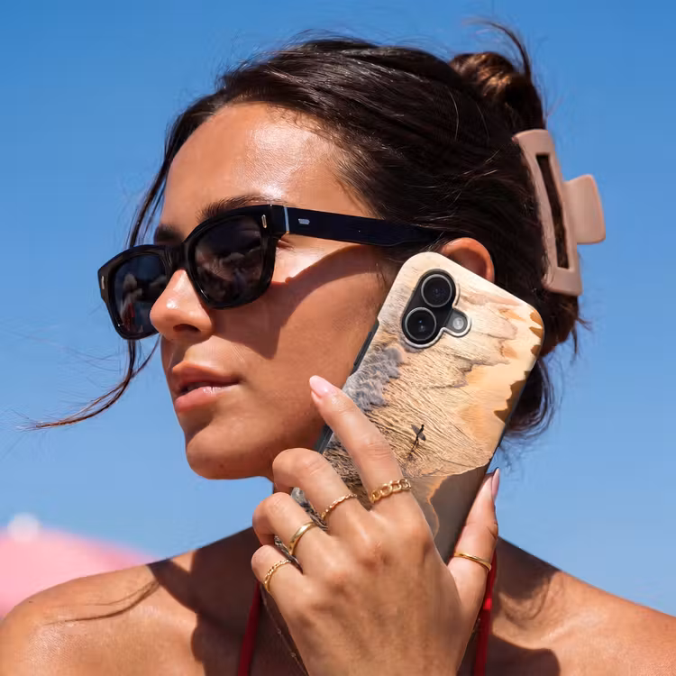 Surfer - Strand - Zonsondergang - Oceaan - Goud Toughcase MagSafe Apple iPhone 17 klein -Sfeer2V